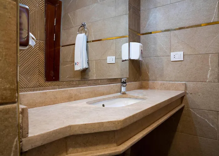 Swiss Wellness Down Town Отель