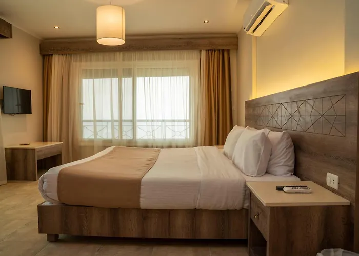 Отель Swiss Wellness Down Town