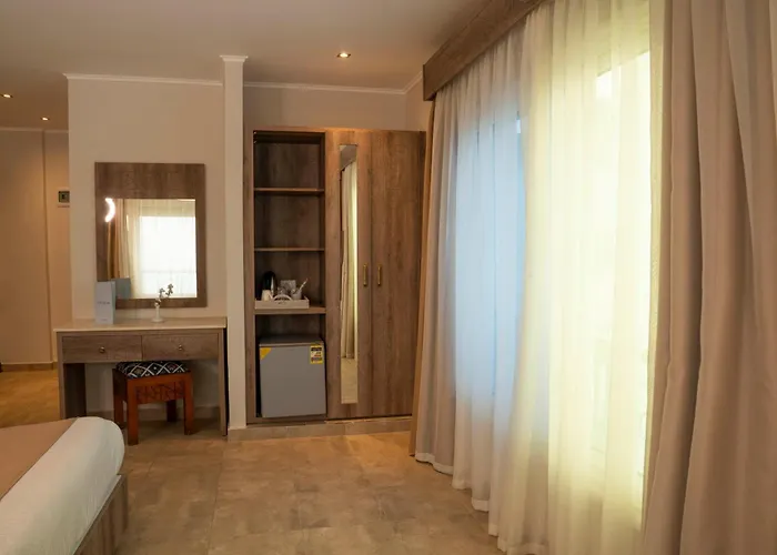 Отель Swiss Wellness Down Town